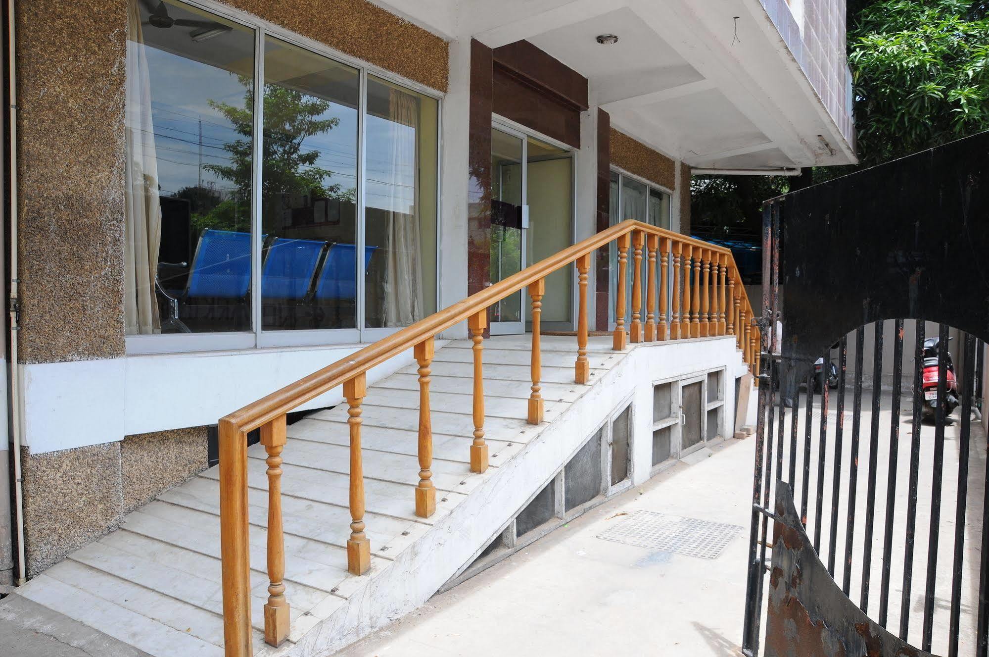 Lloyds Serviced Apartments, Near Music Academy Chennai Luaran gambar